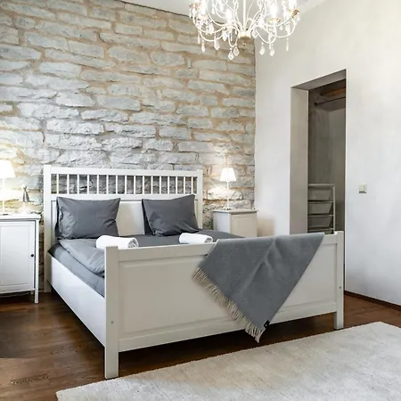 Elegant 2-bedroom In Kadriorg 아파트