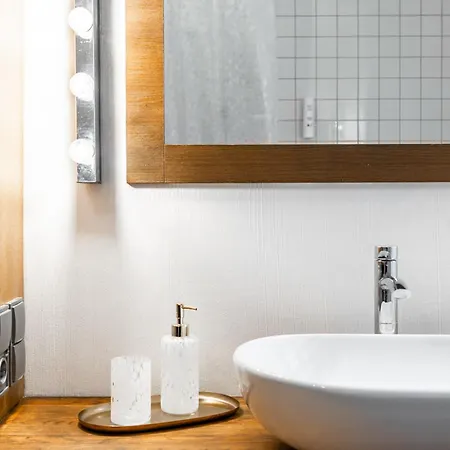 아파트 Elegant 2-bedroom In Kadriorg